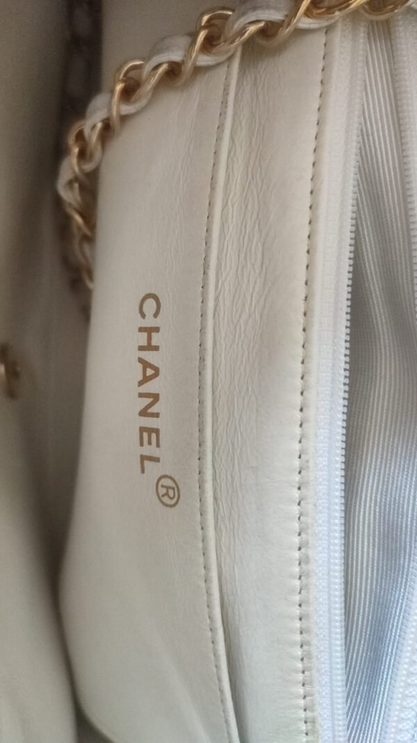 Chanel White Medium Classic DIANA Shoulder Bag Gold Plated Purse - Image 6